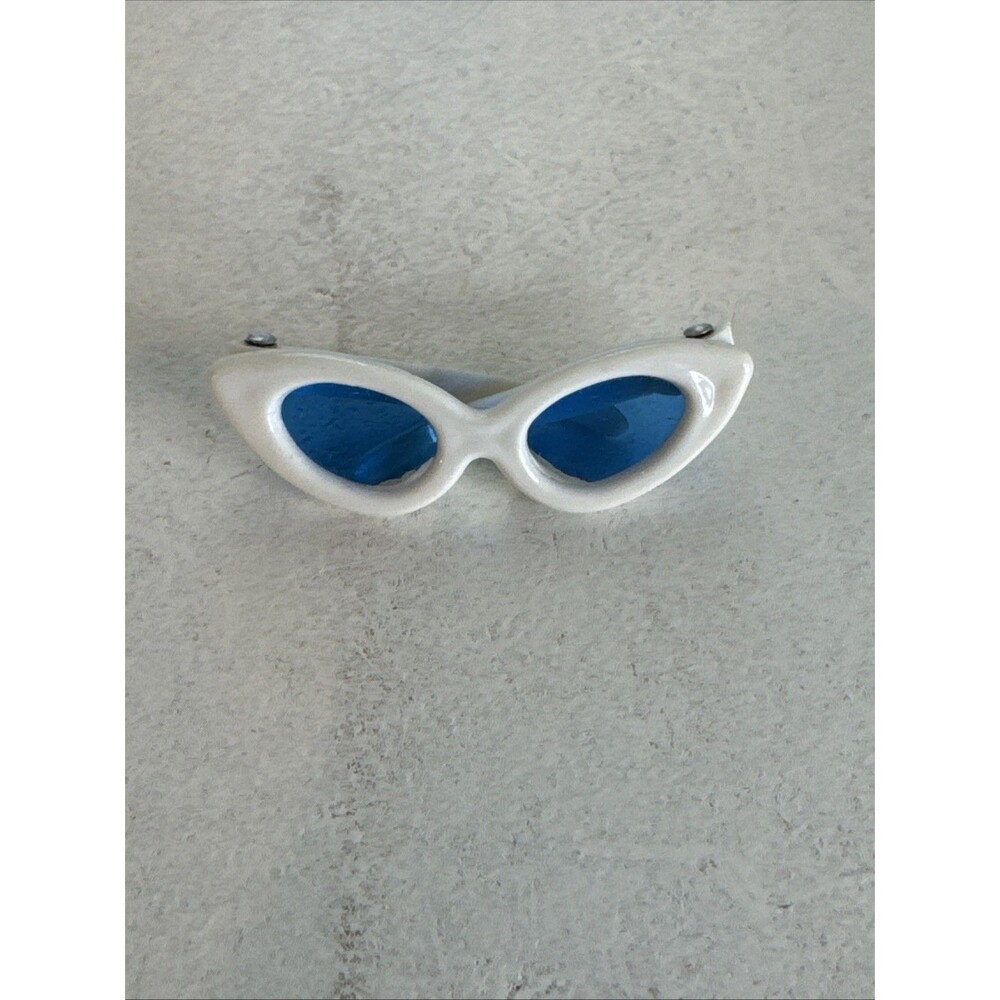 Vintage 1960s Barbie Doll Cat Eye Sunglasses White Blue Lens Hinged